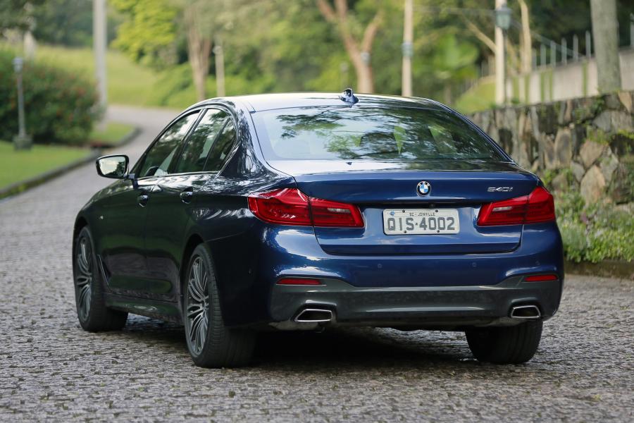 BMW 540i Sedan M Sport 2017 года  (LA) (фото 16 из 40)